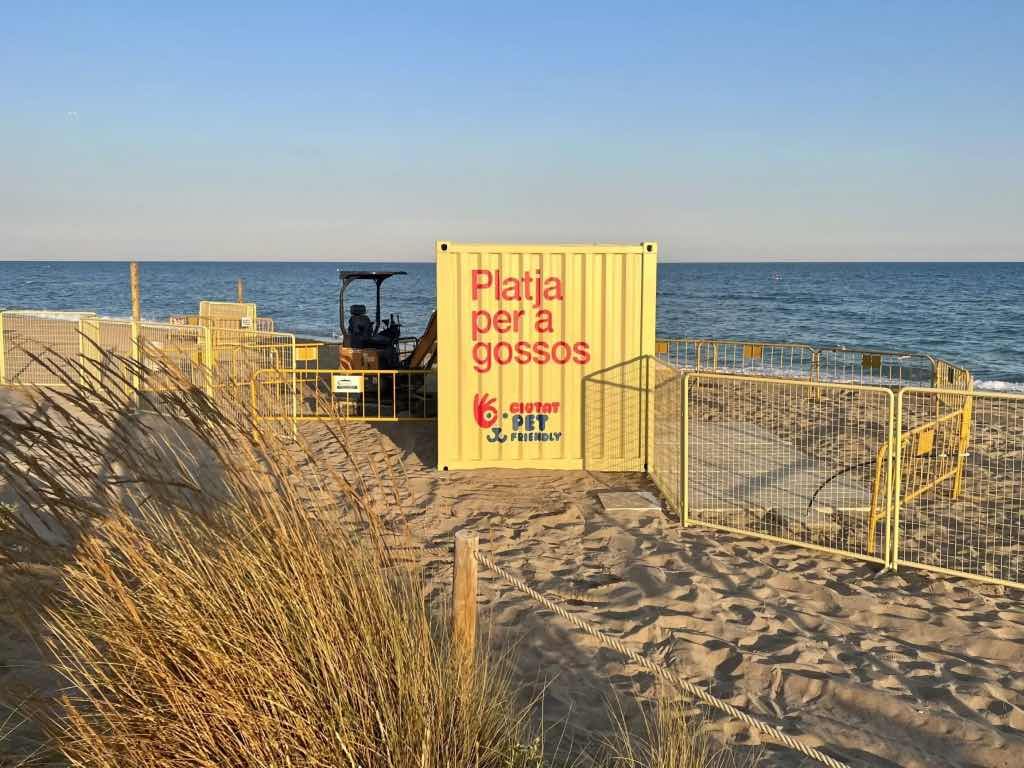 Playa Les Marines para perros en Gavà